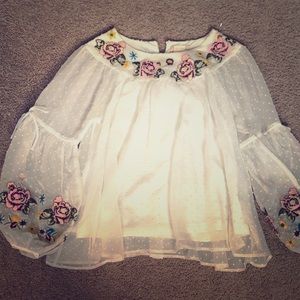 Beautiful blouse with flower embroidery 🌺